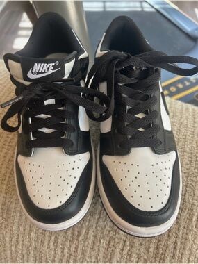 Nike Kids Black & White Low-Top Sneakers